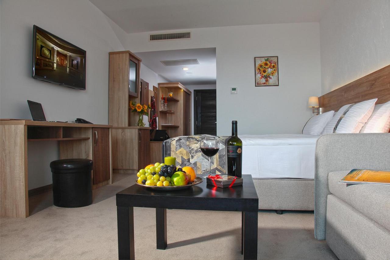 Wine & Spa Complex Starosel Buitenkant foto